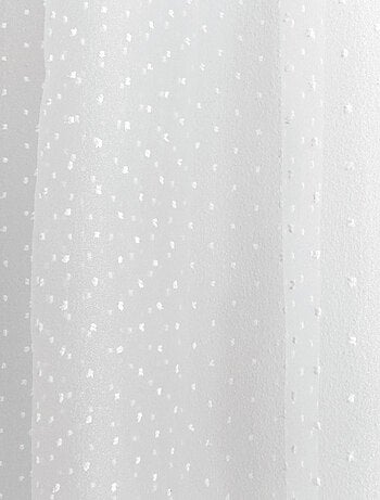 Visillo de organza con plumeti y ojales metálicos