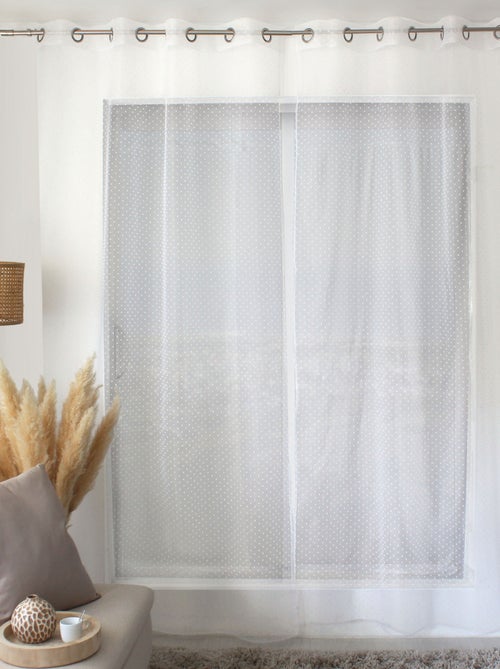 Visillo de organza con plumeti y ojales metálicos - Kiabi Visillo de organza con plumeti y ojales metálicos - Kiabi