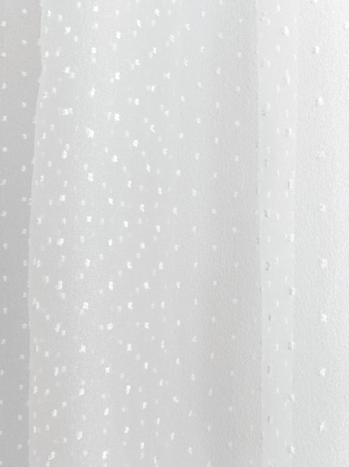 Visillo de organza con plumeti y ojales metálicos - Kiabi Visillo de organza con plumeti y ojales metálicos - Kiabi