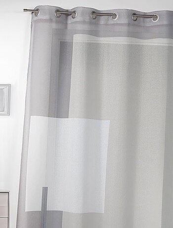 Visillo en estameña estampado con motivos gráficos