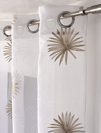 Visillo tamizante bordado con motivo vegetal