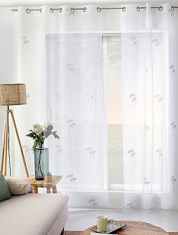 Visillo tamizante con bordados florales
