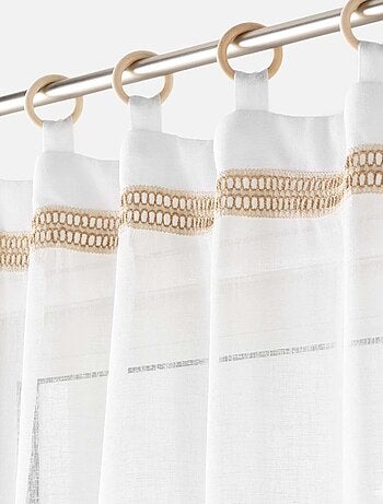 Visillos con ojales de madera