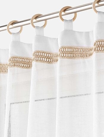 Visillos con ojales de madera