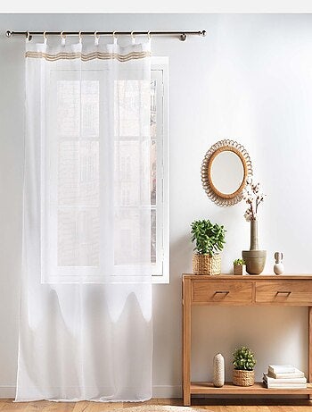 Visillos con ojales de madera