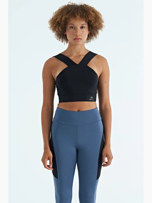 Women's top deportivo corto ajustado sin mangas con cuello en v tommy - Kiabi Women's top deportivo corto ajustado sin mangas con cuello en v tommy - Kiabi