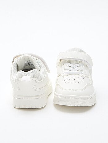 Zapatilla plana con velcro liso