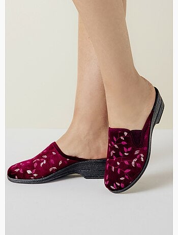 Zapatilla tipo zueco con cuña y comodidad compensada. - Afibel