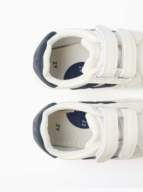 Zapatillas bajas a rayas con tiras autoadherentes - Kiabi Zapatillas bajas a rayas con tiras autoadherentes - Kiabi