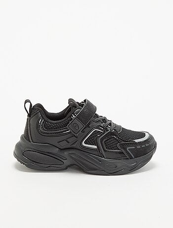 Zapatillas bajas con cierre de velcro y cordones elásticos