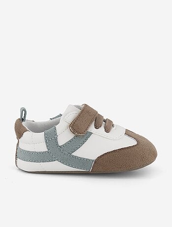 Zapatillas bajas con cierre de velcro y cordones