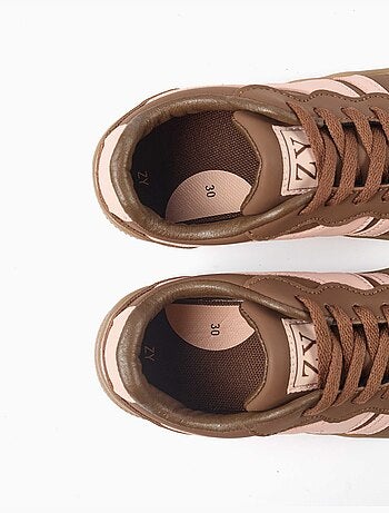 Zapatillas bajas con cordones y suela de caucho antideslizante