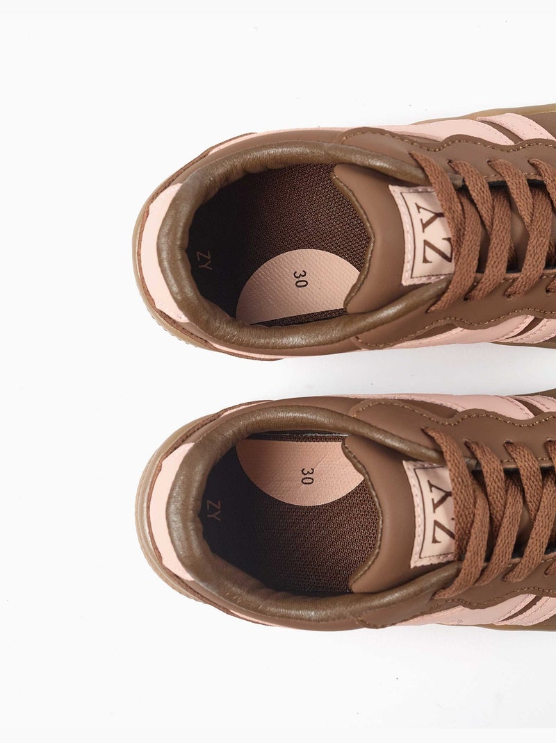 Zapatillas bajas con cordones y suela de caucho antideslizante Marrón - Kiabi