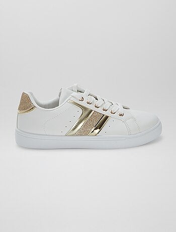 Zapatillas bajas con detalles brillantes para el día a día. -