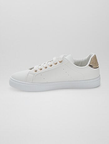 Zapatillas bajas con detalles brillantes para el día a día. -