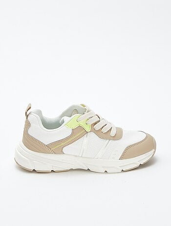 Zapatillas bajas con detalles flúor
