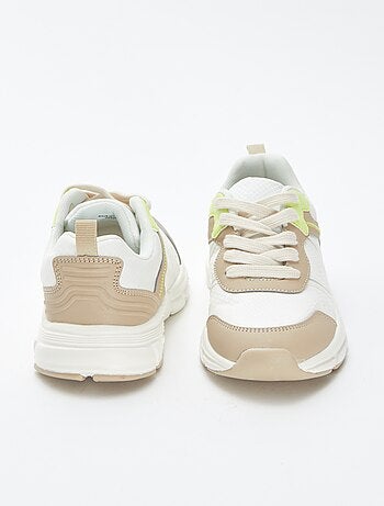 Zapatillas bajas con detalles flúor