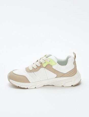 Zapatillas bajas con detalles flúor