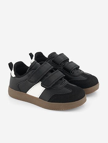 Zapatillas bajas con inserciones contrastadas