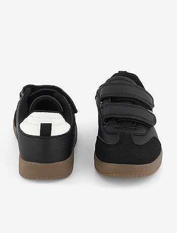 Zapatillas bajas con inserciones contrastadas