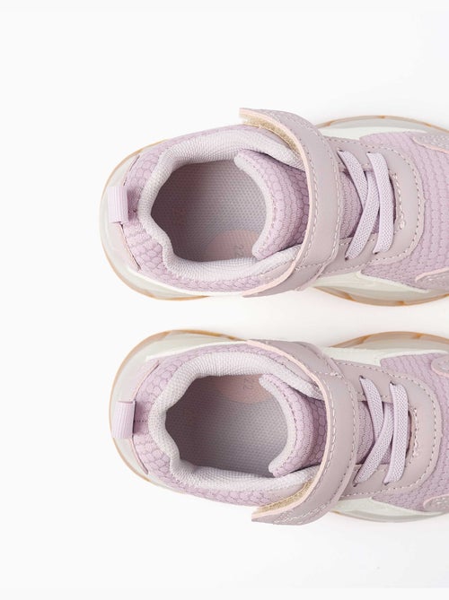Zapatillas bajas con luces y suela antideslizante - Kiabi Zapatillas bajas con luces y suela antideslizante - Kiabi