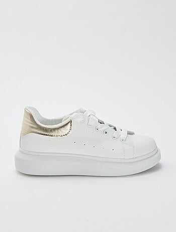 Zapatillas bajas con suela gruesa