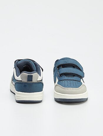Zapatillas bajas con velcros