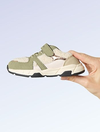 Kitchoun - Zapatillas bajas de antelina y efecto borreguito