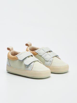 Zapatillas bajas de tela con velcro