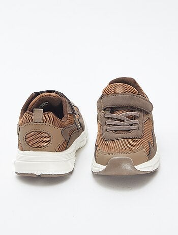 Zapatillas bajas de tela y malla