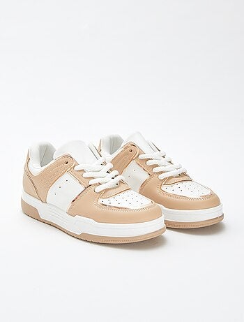 Zapatillas bajas estilo skate.