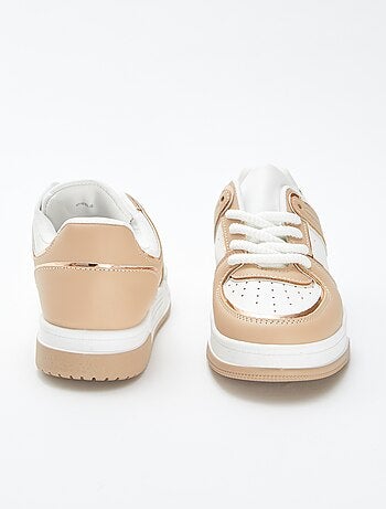 Zapatillas bajas estilo skate.