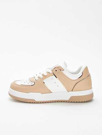 Zapatillas bajas estilo skate.