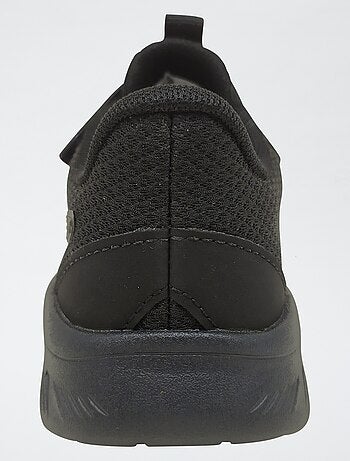 Zapatillas bajas 'PUMA' con cordones y cierres de velcro