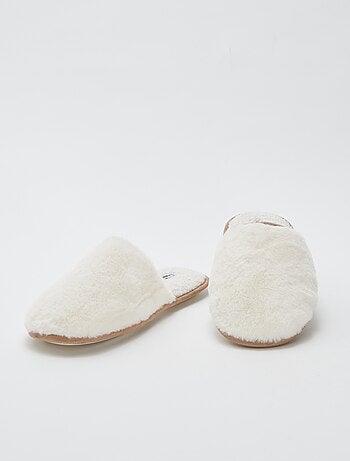 Zapatillas básicas de pelo sintético