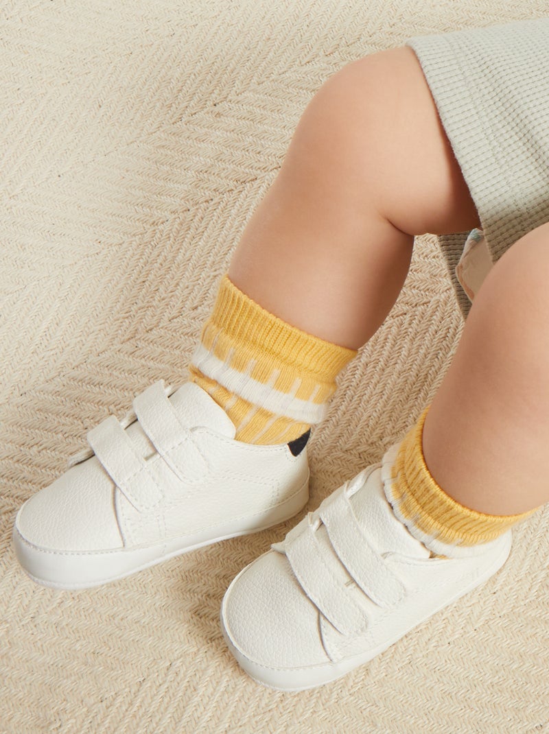 Zapatillas bicolor con velcro Blanco - Kiabi