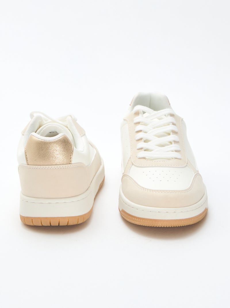 Zapatillas bicolores con detalles dorados Beige - Kiabi