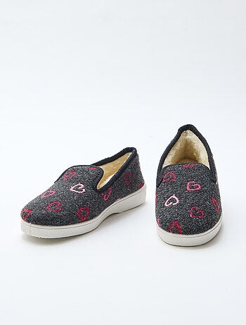 Zapatillas charentaises con corazones bordados