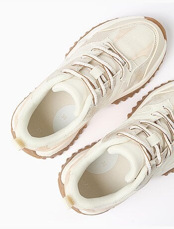 Zapatillas combinadas con cordones y suela gruesa