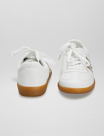 Zapatillas con apliques dorados