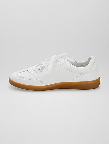 Zapatillas con apliques dorados