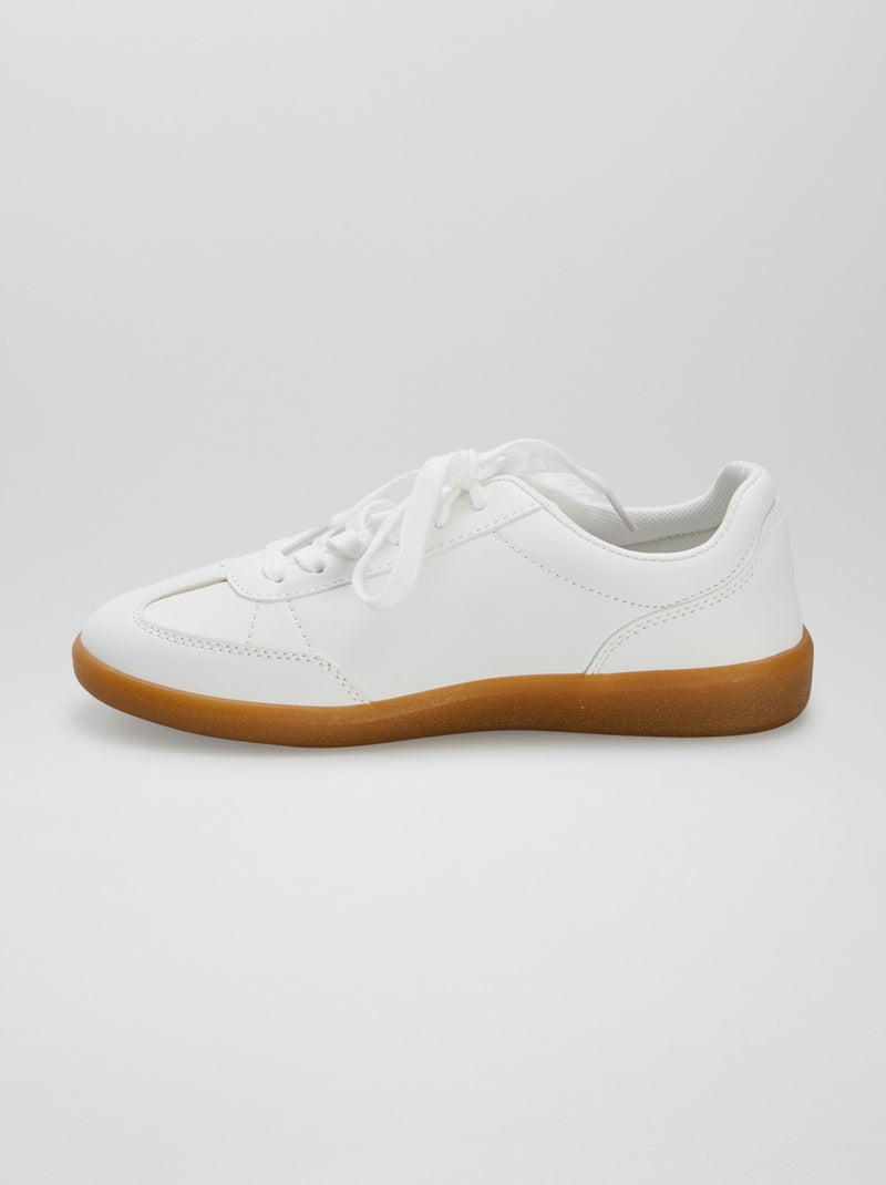 Zapatillas con apliques dorados BLANCO - Kiabi