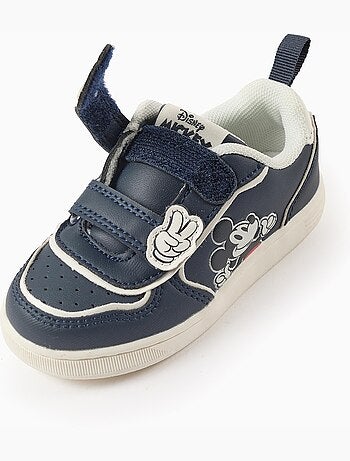 Zapatillas con cierre adherente