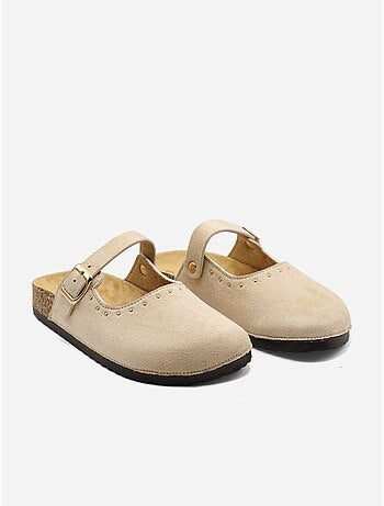 Zapatillas con hebilla y tachuelas