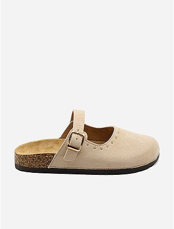 Zapatillas con hebilla y tachuelas