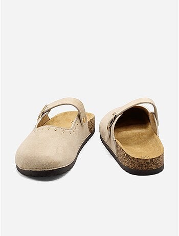 Zapatillas con hebilla y tachuelas