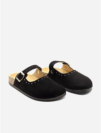 Zapatillas con hebilla y tachuelas