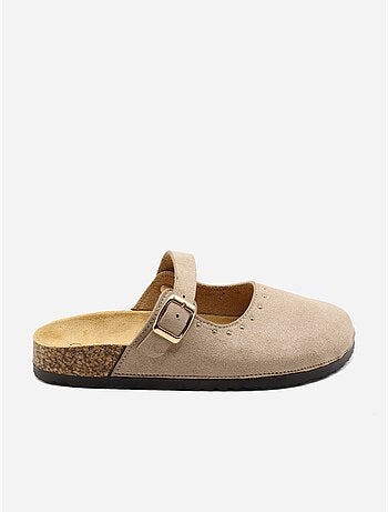 Zapatillas con hebilla y tachuelas