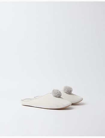 Zapatillas con pompones, mo fashion
