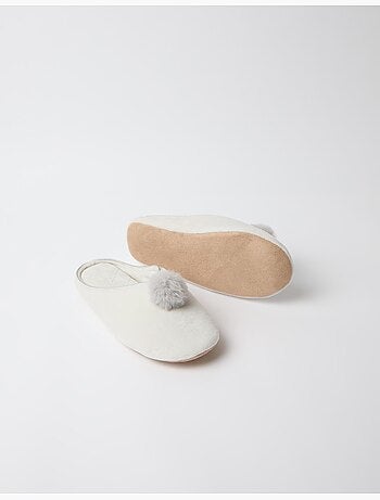 Zapatillas con pompones, mo fashion